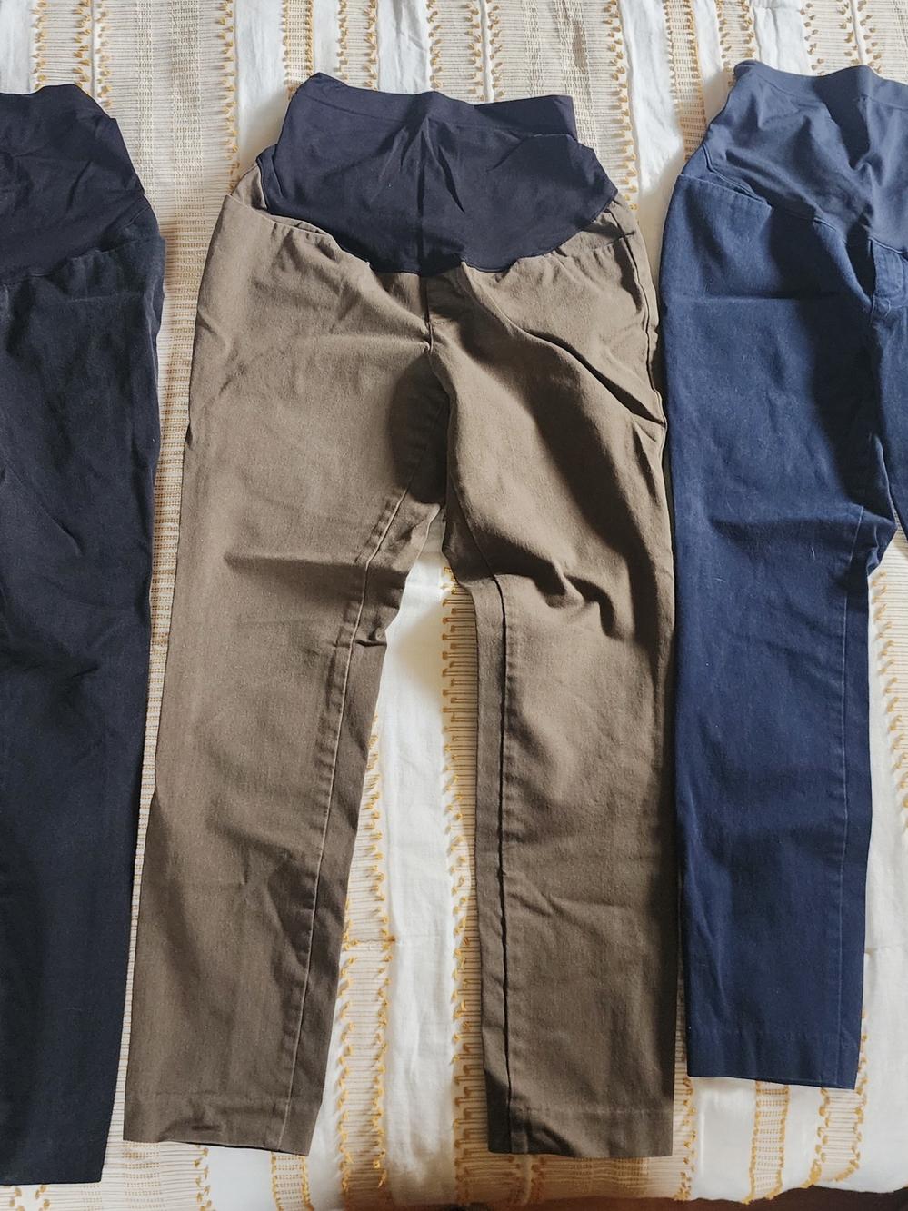 4 Pair Old Navy Maternity Pixie Pants